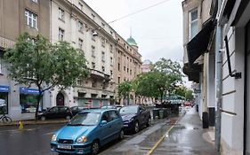 Modern And Design Apartment Near The Main Square