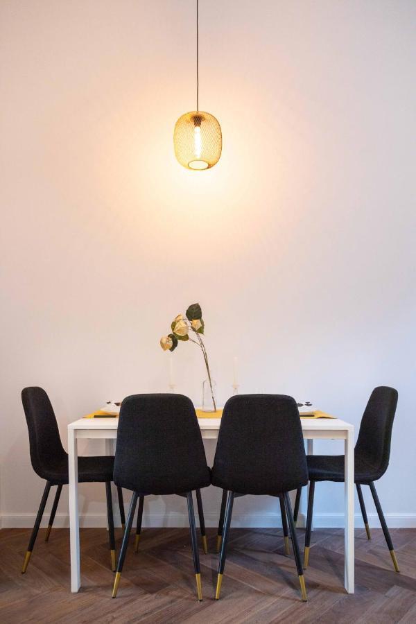 Modern And Design Apartment Near The Main Square Zagabria Esterno foto